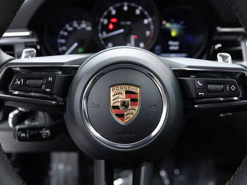 Certified 2026 Porsche Macan AWD/4WD image 14