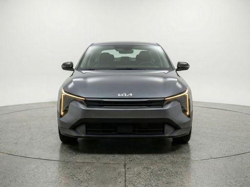 Used 2025 Kia K4 LXS image 2