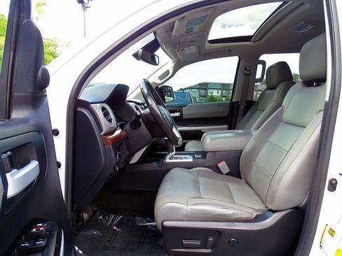 Used 2020 Toyota Tundra Limited w/ Limited Premium Package AWD/4WD image 18