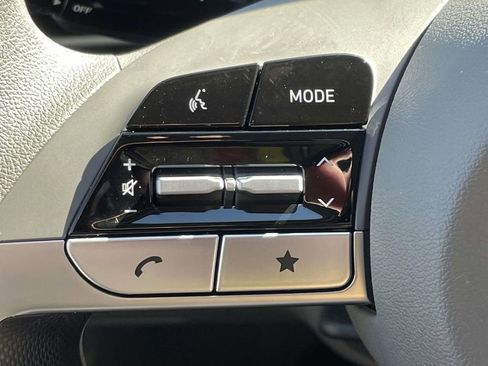 Certified 2024 Hyundai Elantra SE image 19