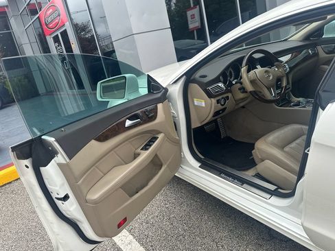 Used 2014 Mercedes-Benz CLS 550 4MATIC image 9