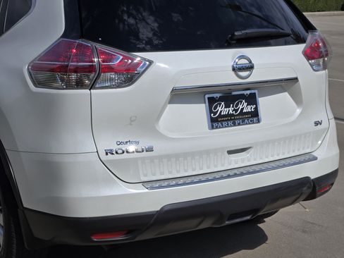 Used 2015 Nissan Rogue SV FWD image 16