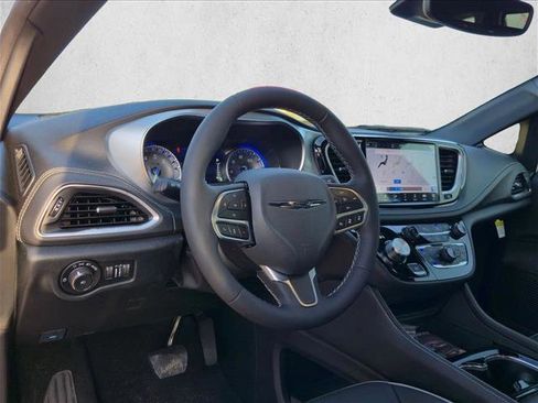 New 2026 Chrysler Pacifica Limited image 3