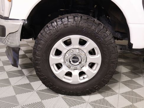 Used 2024 Ford F250 XLT w/ FX4 Off-Road Package AWD/4WD image 16