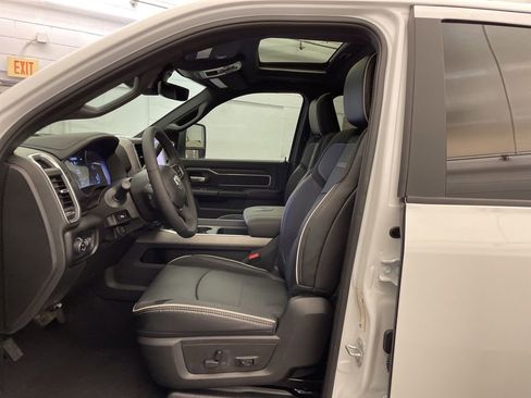 New 2026 RAM 3500 Laramie AWD/4WD image 21