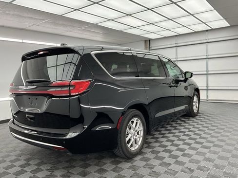 Used 2024 Chrysler Pacifica Touring-L image 24