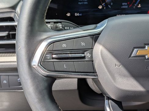 Used 2025 Chevrolet Traverse LT FWD image 19