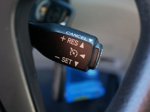 Used 2011 Toyota Highlander 2WD w/ Cold Weather Pkg image 27