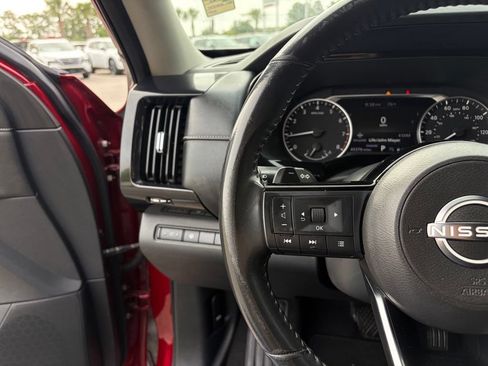 Used 2022 Nissan Pathfinder SV FWD image 16