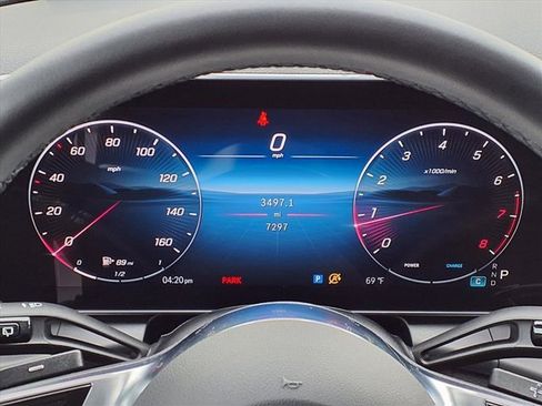 Used 2025 Mercedes-Benz GLC 300 image 11