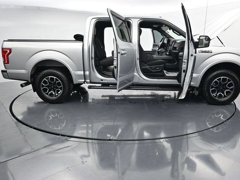 Used 2017 Ford F150 XLT w/ Equipment Group 302A Luxury AWD/4WD image 38