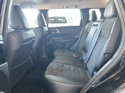 Used 2024 Mitsubishi Outlander SE image 34