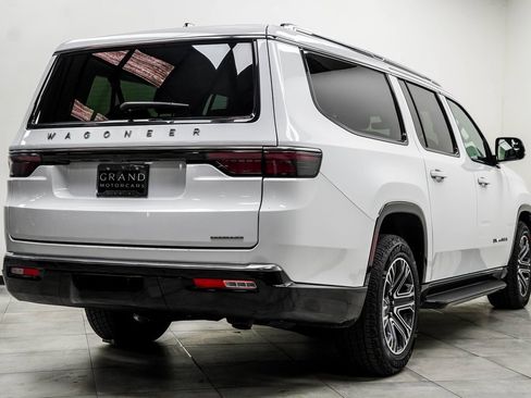 Used 2024 Jeep Wagoneer L Series II w/ Flexible Seating Group image 12