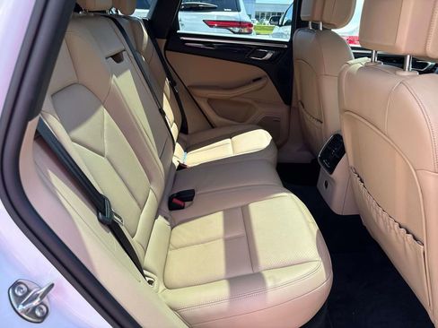 Used 2024 Porsche Macan image 9