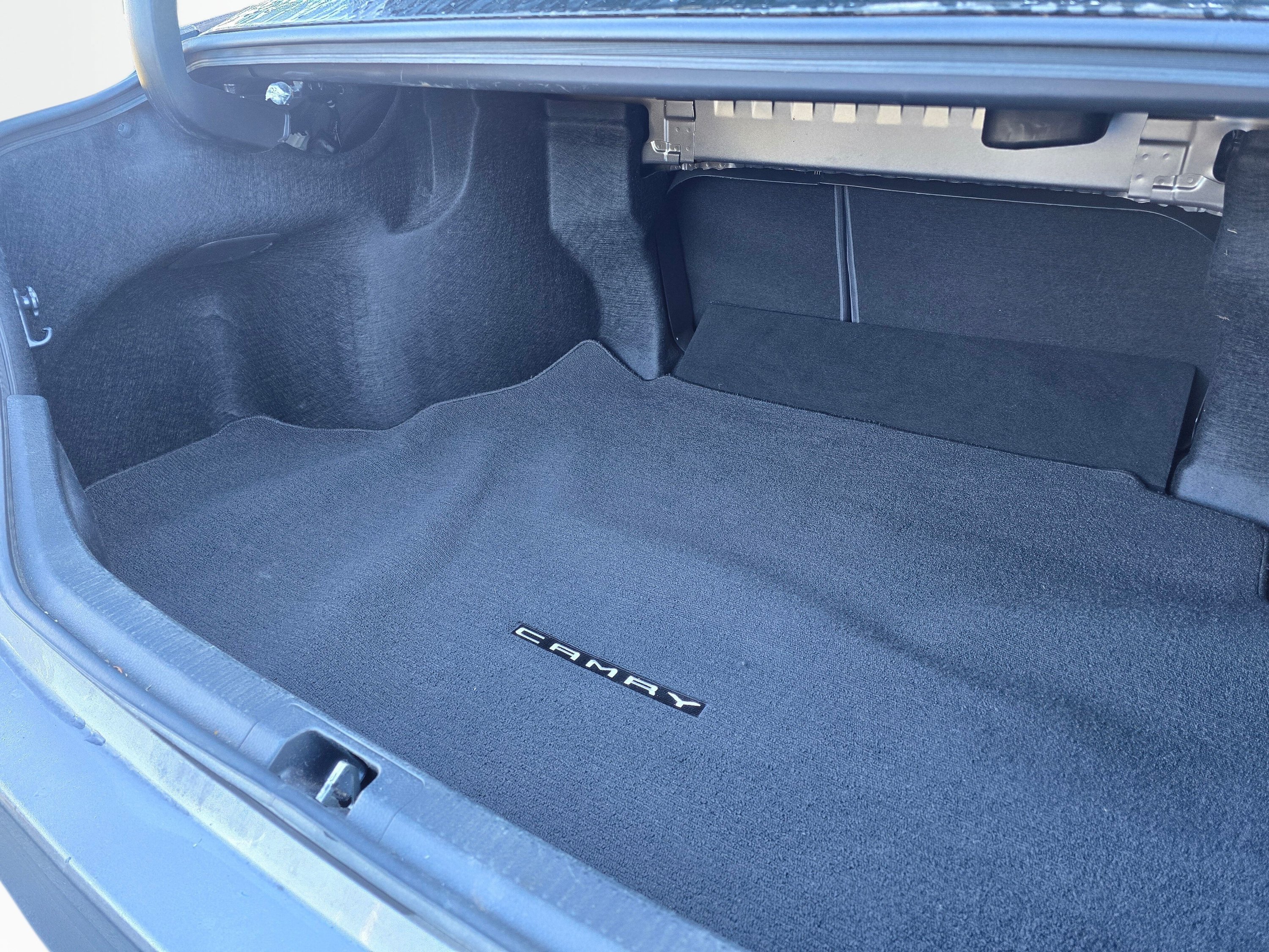 Used 2018 Toyota Camry LE w/ Moonroof Package FWD image 22