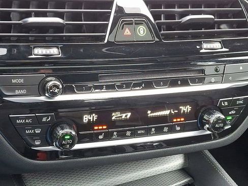 Used 2019 BMW M550i xDrive w/ Dynamic Handling Package image 19