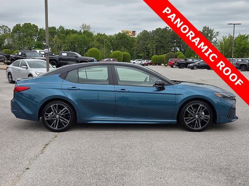 Used 2025 Toyota Camry XSE FWD image 6
