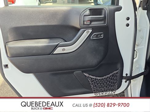 Used 2016 Jeep Wrangler Unlimited Rubicon w/ Connectivity Group AWD/4WD image 9