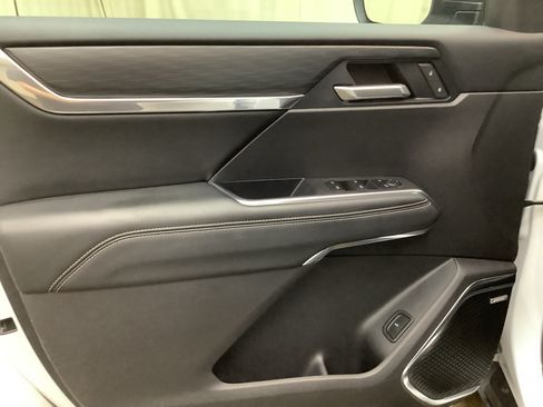 Used 2025 GMC Acadia Elevation FWD image 12