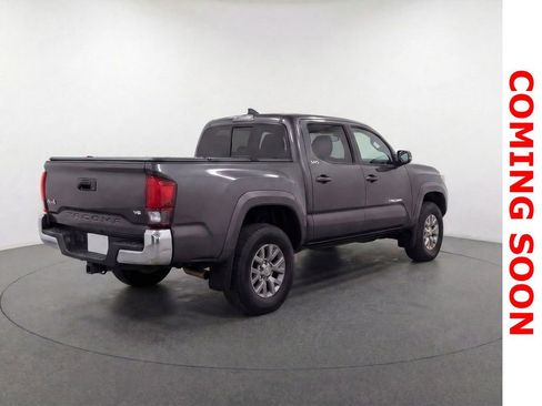 Used 2017 Toyota Tacoma SR5 w/ Tow Package image 5
