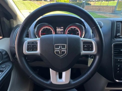 Used 2019 Dodge Grand Caravan SE w/ UConnect Hands-Free Group FWD image 25