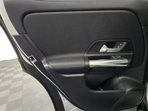 Used 2022 Mercedes-Benz GLA 250 4MATIC w/ Premium Package Lite image 18