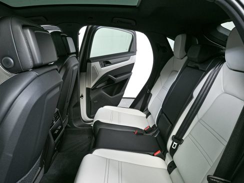 New 2026 Porsche Cayenne Coupe AWD/4WD image 21