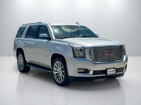 Used 2017 GMC Yukon Denali RWD image 3