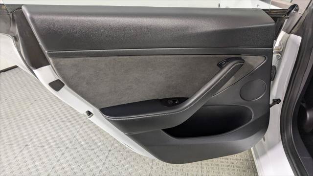 Used 2022 Tesla Model 3 Standard Range RWD image 14
