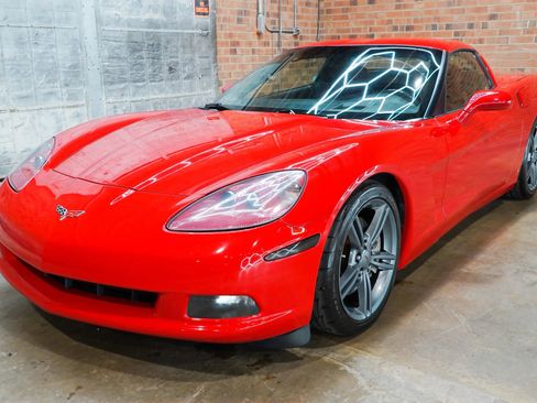 Used 2006 Chevrolet Corvette Coupe w/ Preferred Equipment Group RWD image 22