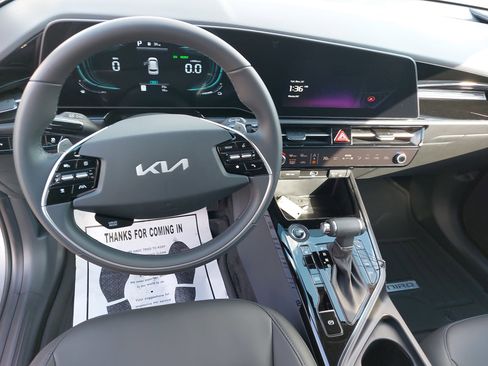New 2026 Kia Niro EX image 17
