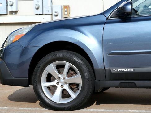 Used 2014 Subaru Outback 2.5i Limited w/ Moonroof Package AWD/4WD image 23