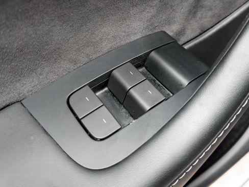 Used 2024 Tesla Model Y Long Range RWD image 7