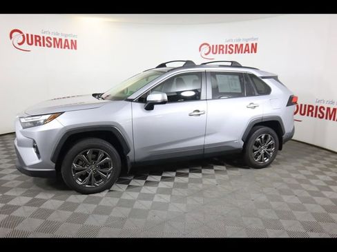 Used 2022 Toyota RAV4 XLE Premium image 5