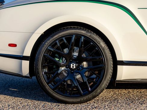 Used 2015 Bentley Continental GT3-R image 33