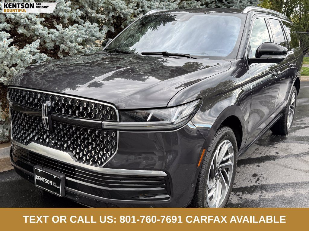 Used 2025 Lincoln Navigator Reserve AWD/4WD image 3