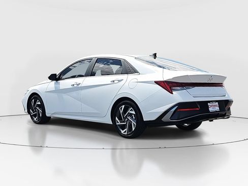 Used 2025 Hyundai Elantra SEL FWD image 7