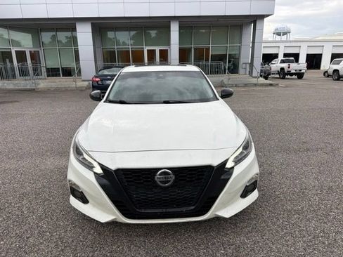 Used 2022 Nissan Altima 2.5 SR w/ Midnight Edition Package FWD image 2