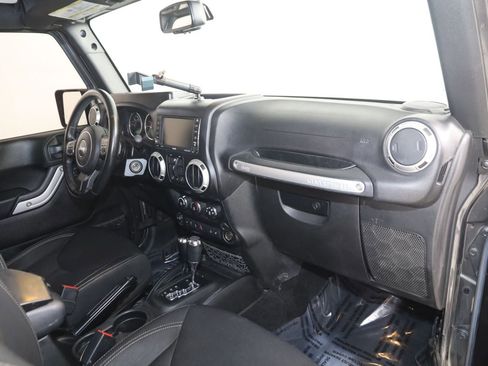 Used 2016 Jeep Wrangler Unlimited Sahara w/ Dual Top Group AWD/4WD image 35