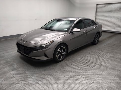 Used 2023 Hyundai Elantra SEL w/ Convenience Package FWD image 2