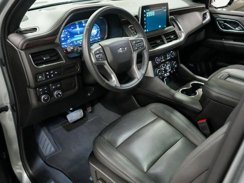 Used 2023 Chevrolet Suburban Z71 image 9