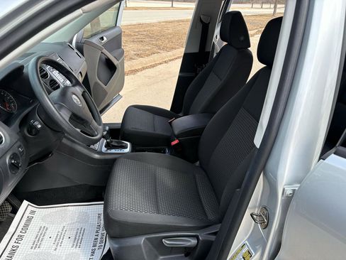 Used 2010 Volkswagen Tiguan S image 50