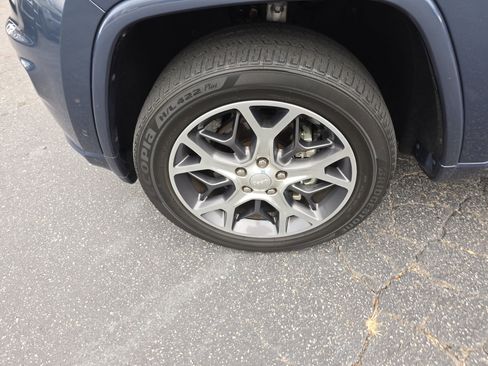 Used 2020 Jeep Grand Cherokee Overland image 12