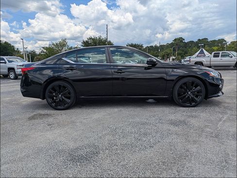 Used 2022 Nissan Altima 2.5 SR w/ Midnight Edition Package FWD image 3