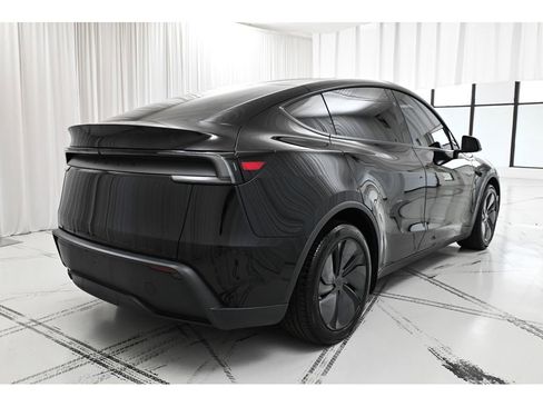 Used 2026 Tesla Model Y Long Range RWD image 8