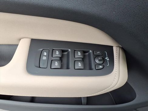 New 2026 Volvo XC60 B5 Core w/ Climate Package image 12