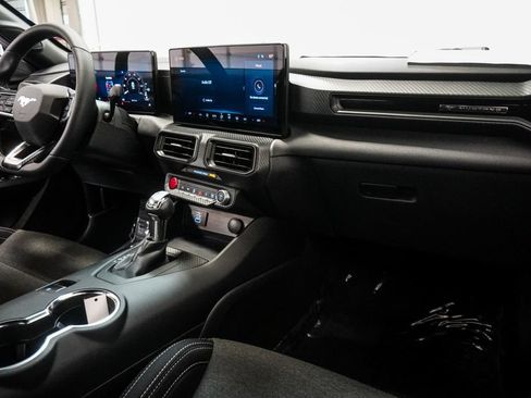 Used 2025 Ford Mustang Coupe RWD image 16