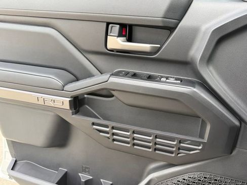 Used 2025 Toyota Tacoma TRD Off-Road image 23