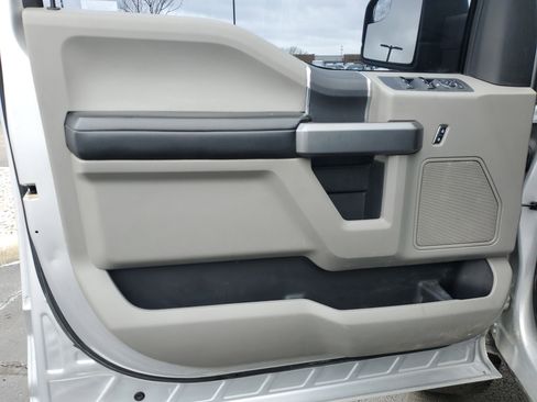 Used 2016 Ford F150 XLT image 17