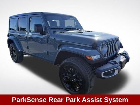 Used 2025 Jeep Wrangler Unlimited Sahara w/ Safety Group image 8